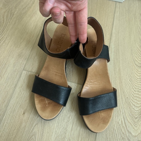 Bueno Black and Tan Open Toe Sandals - Picture 2 of 3